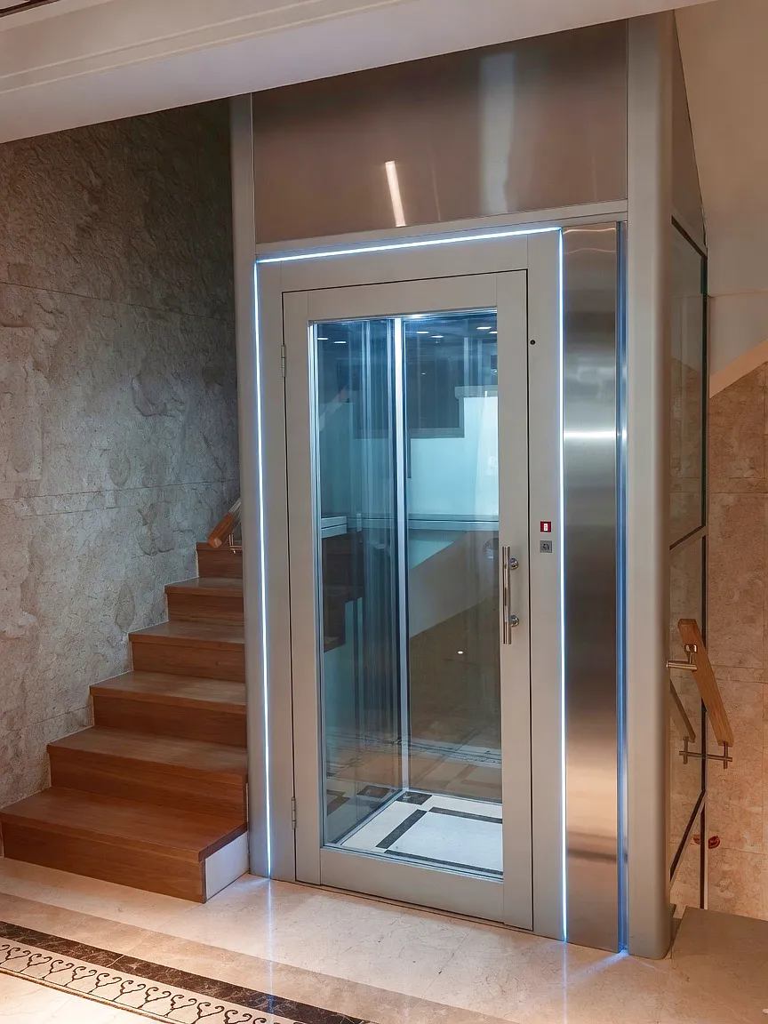 Worm shaft application in industrial elevator